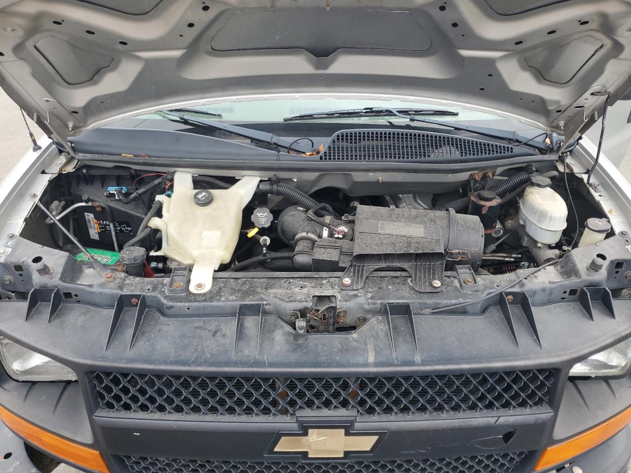 2012 Chevrolet Express - Image 12