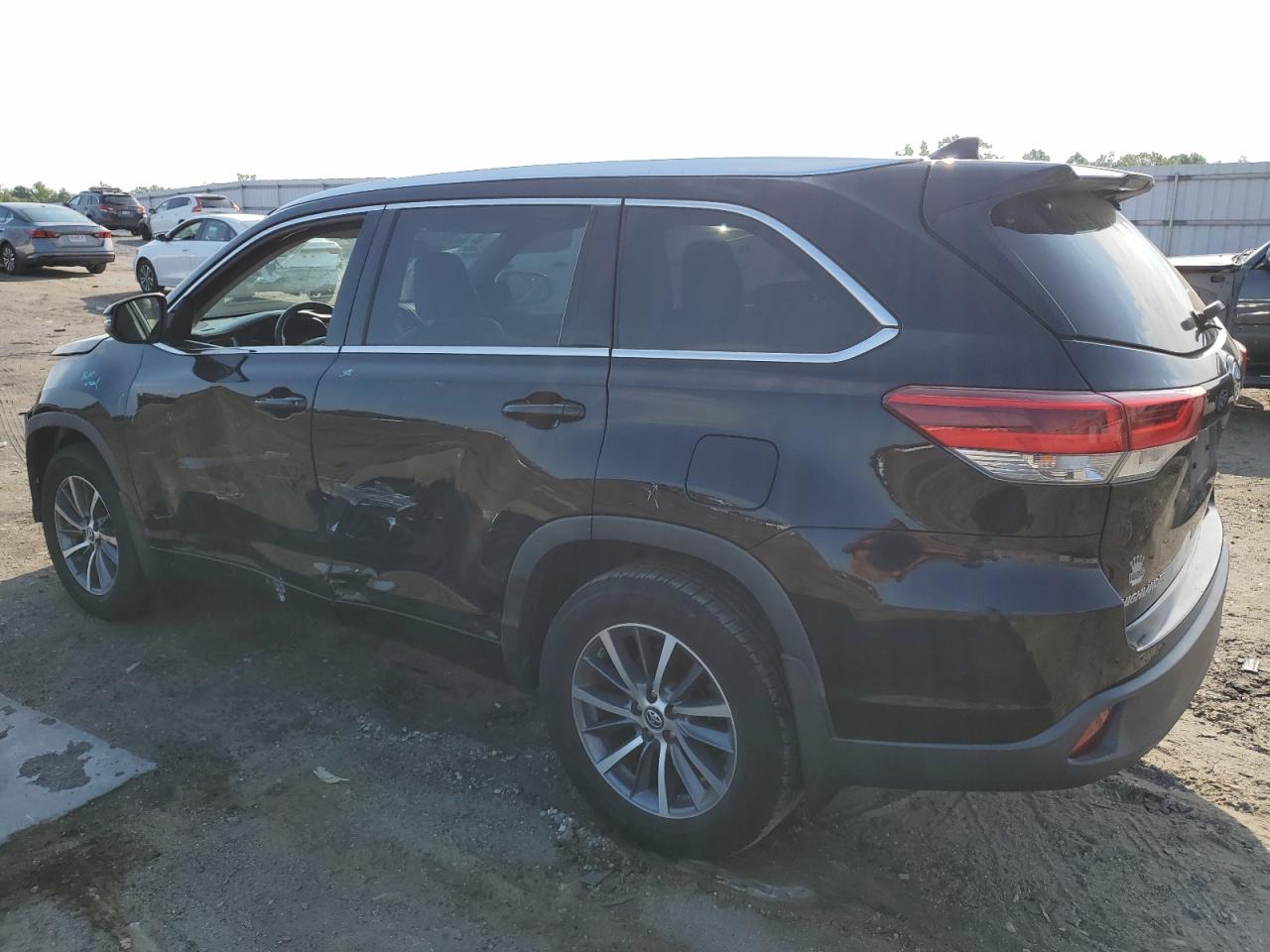 2018 Toyota Highlander Se VIN: 5TDJZRFH4JS558587 Lot: 63386354