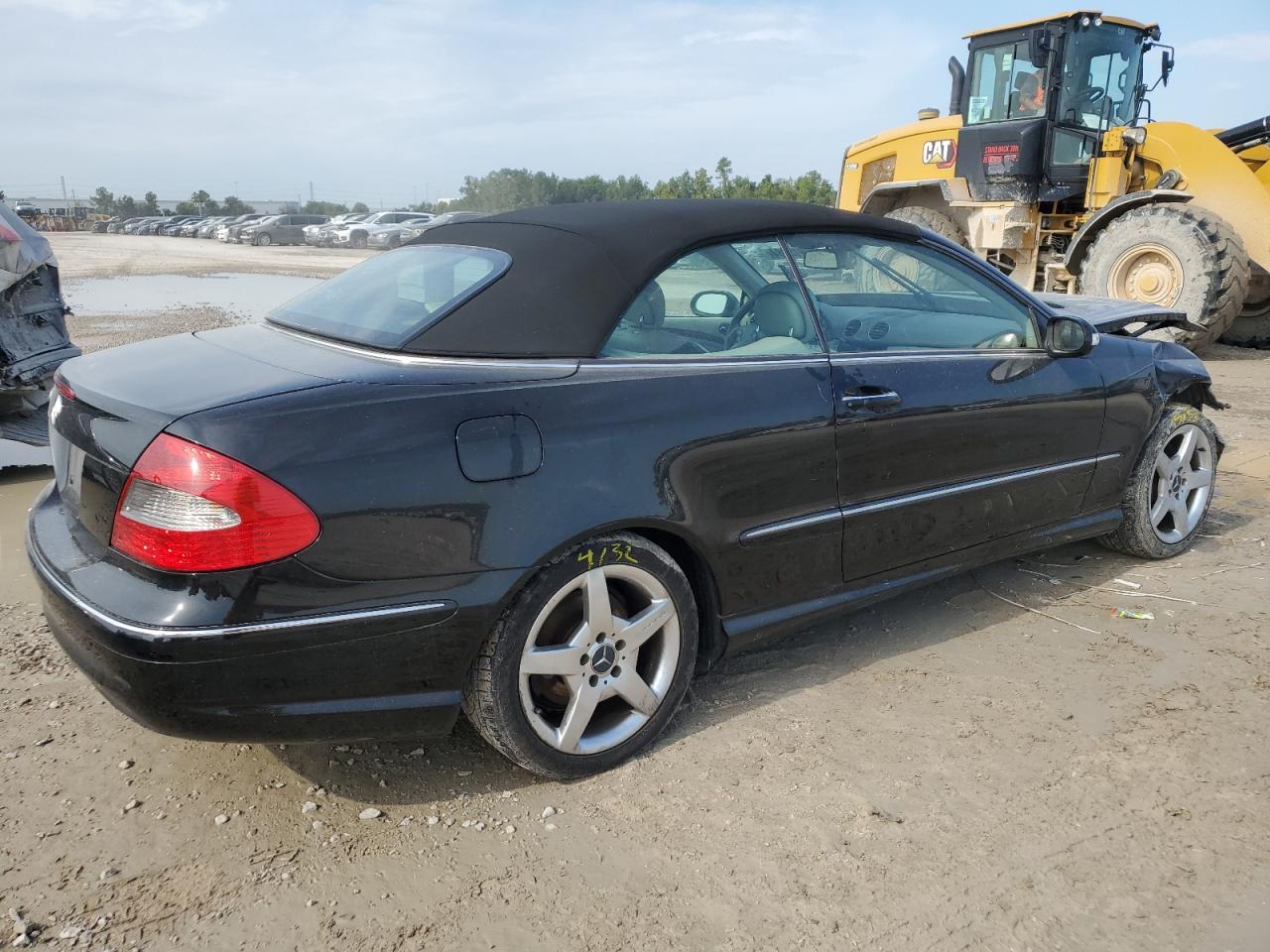 2007 Mercedes-Benz Clk 550 VIN: WDBTK72GX7T075239 Lot: 63916384