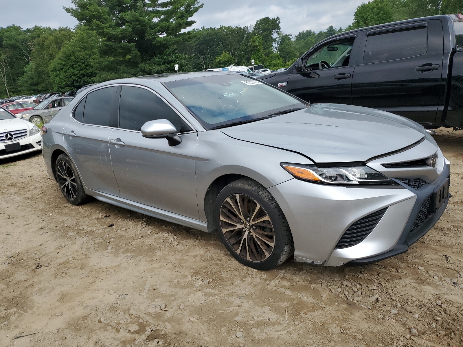 2018 Toyota Camry L vin: 4T1B11HK1JU562402