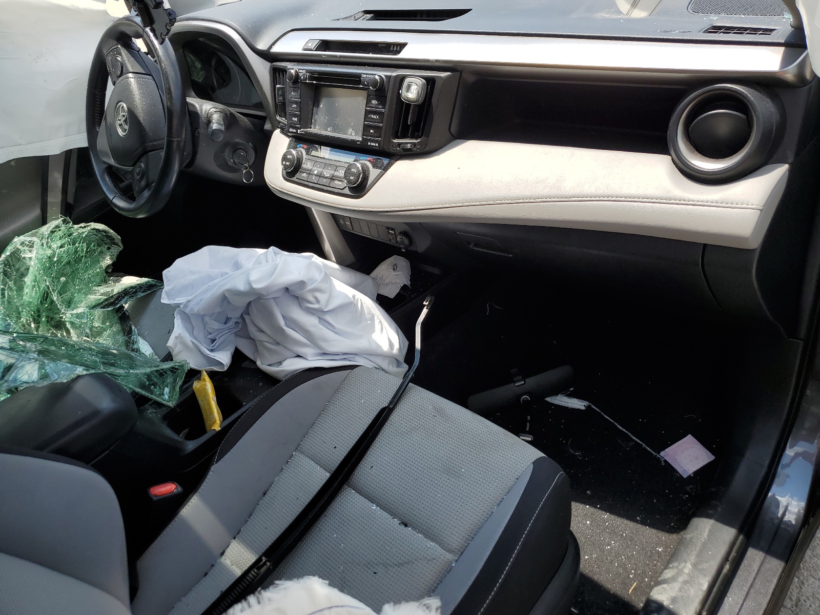 JTMWFREV1HJ118601 2017 Toyota Rav4 Xle