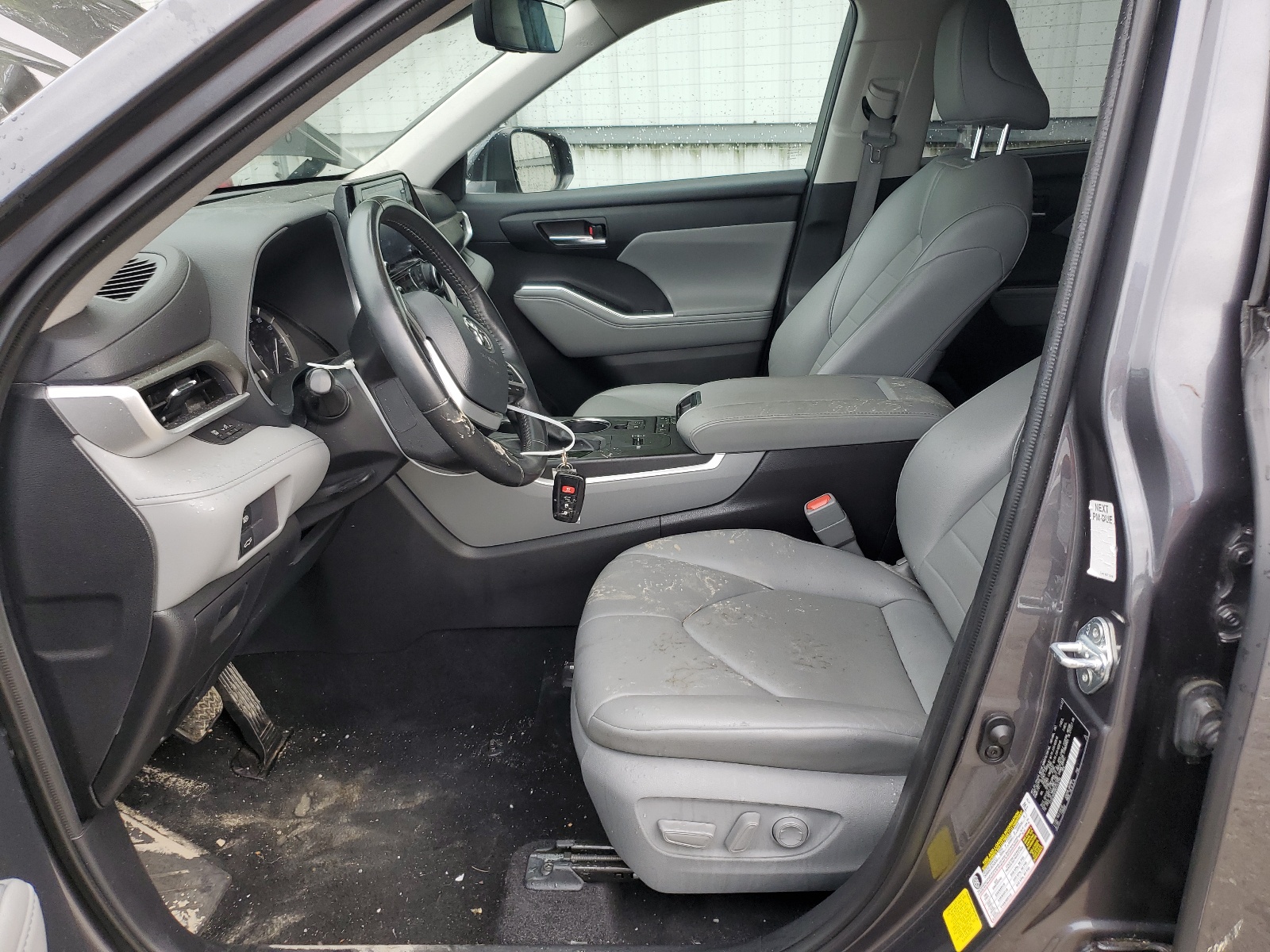 5TDGZRAH9NS543784 2022 Toyota Highlander Xle