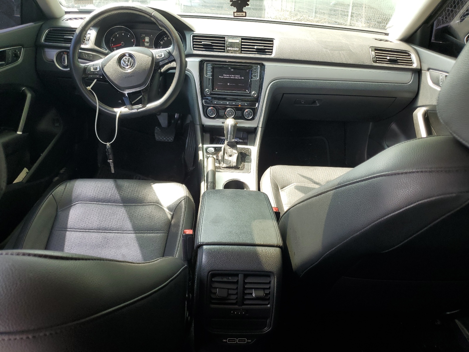 1VWLA7A35KC000926 2019 Volkswagen Passat Wolfsburg