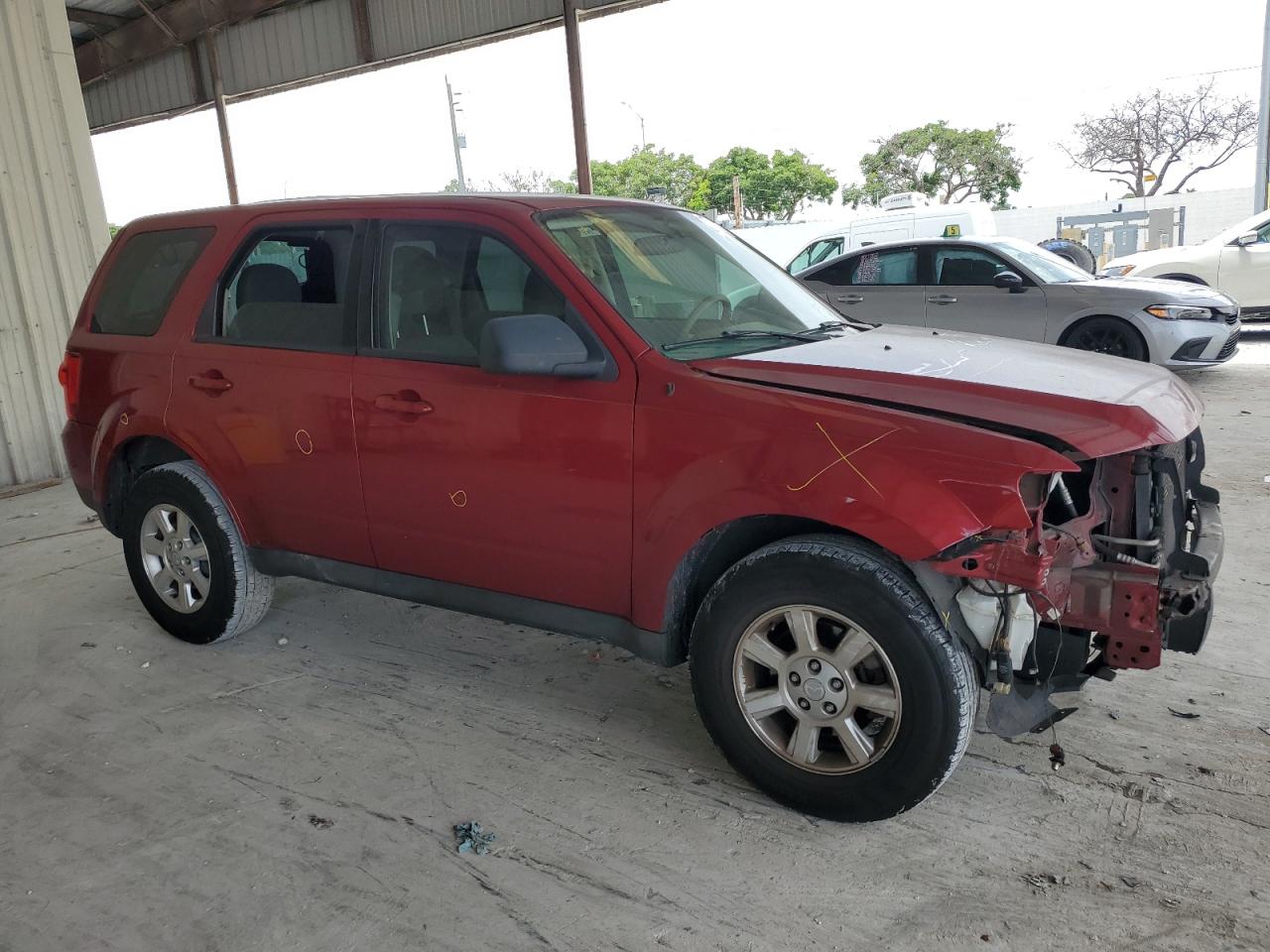 2010 Mazda Tribute I VIN: 4F2CY0C71AKM01724 Lot: 61112644