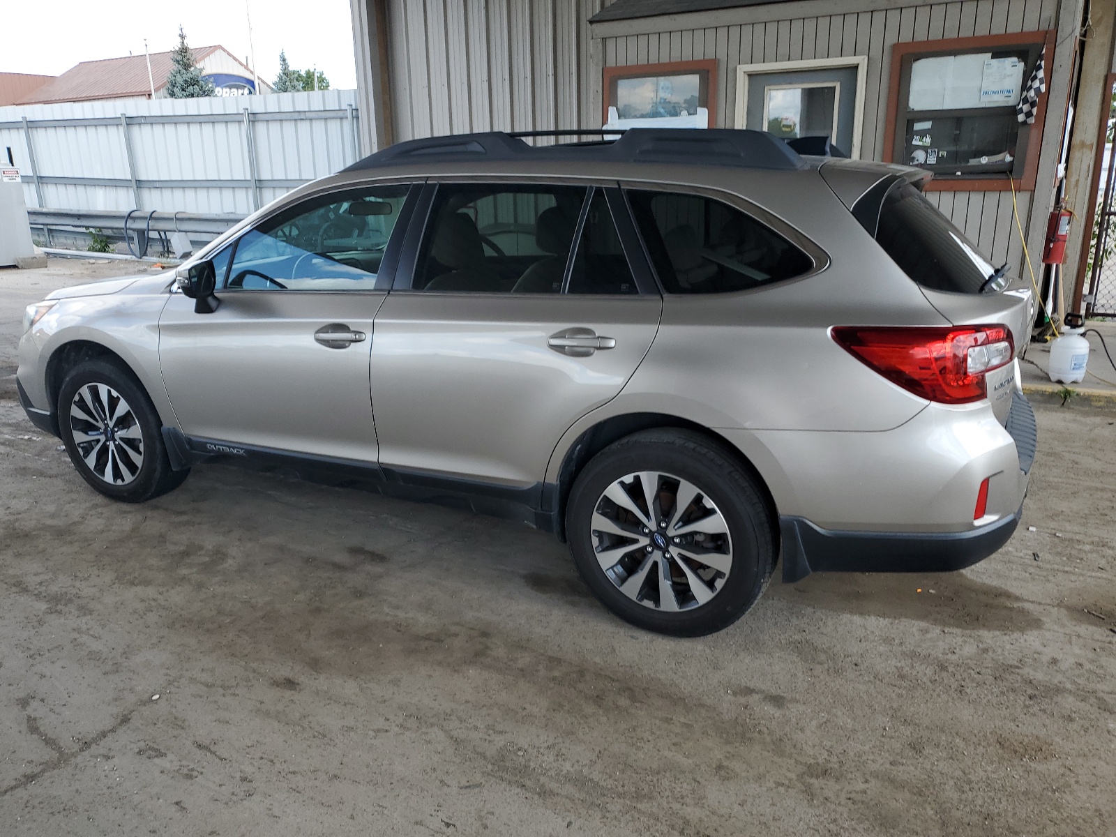 2016 Subaru Outback 2.5I Limited vin: 4S4BSBJC1G3251038