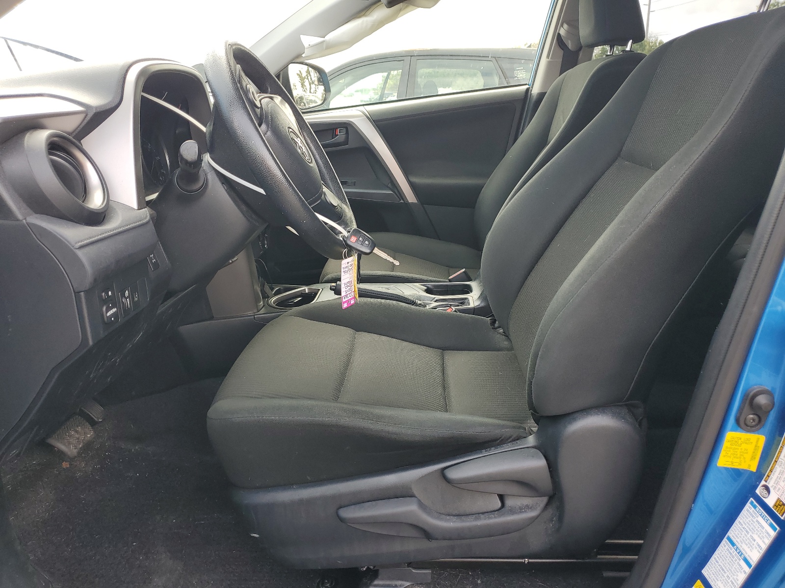 JTMBFREV3JJ252269 2018 Toyota Rav4 Le