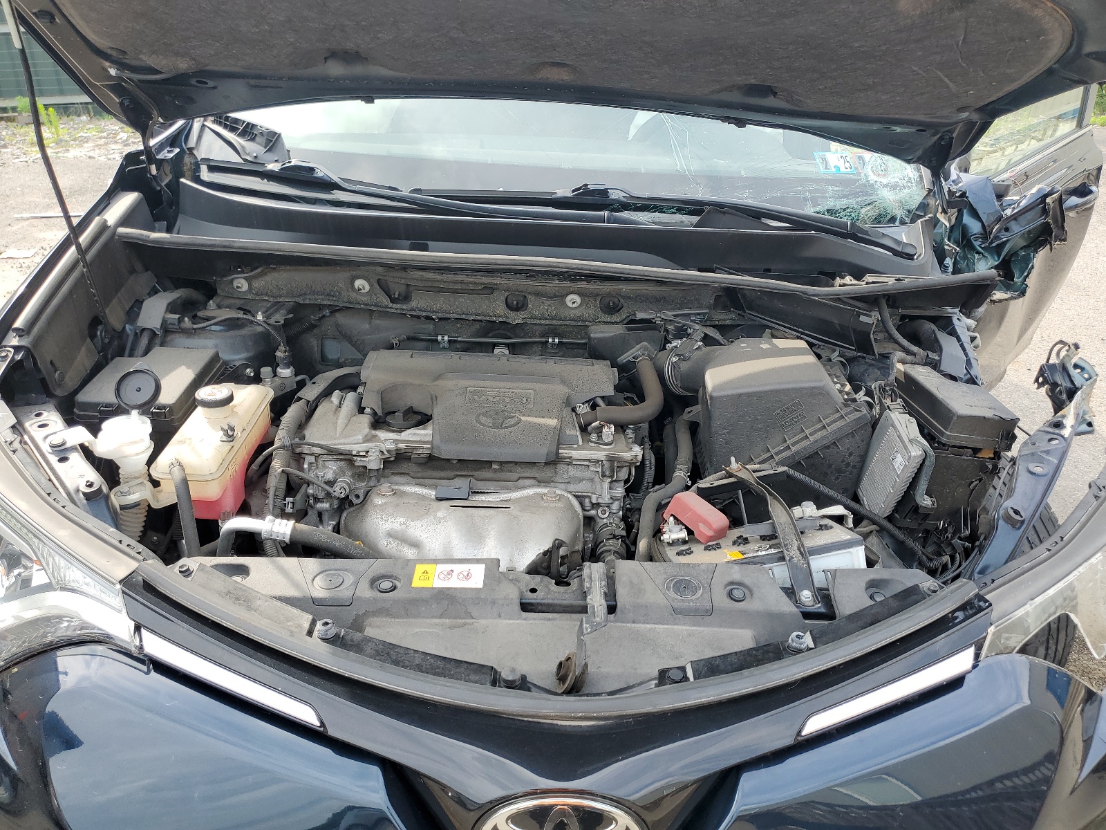 JTMBFREV5JJ726996 2018 Toyota Rav4 Le