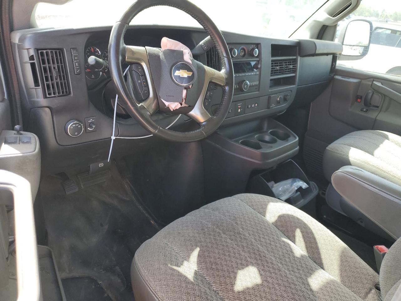 2018 Chevrolet Express G2500 VIN: 1GCWGAFP3J1302460 Lot: 64566264