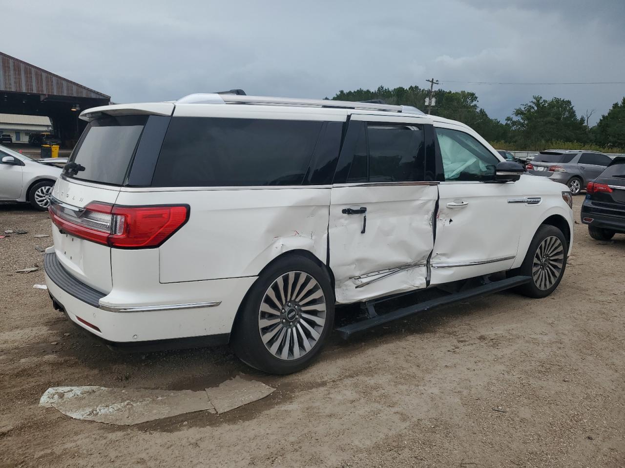 2020 Lincoln Navigator - Image 3