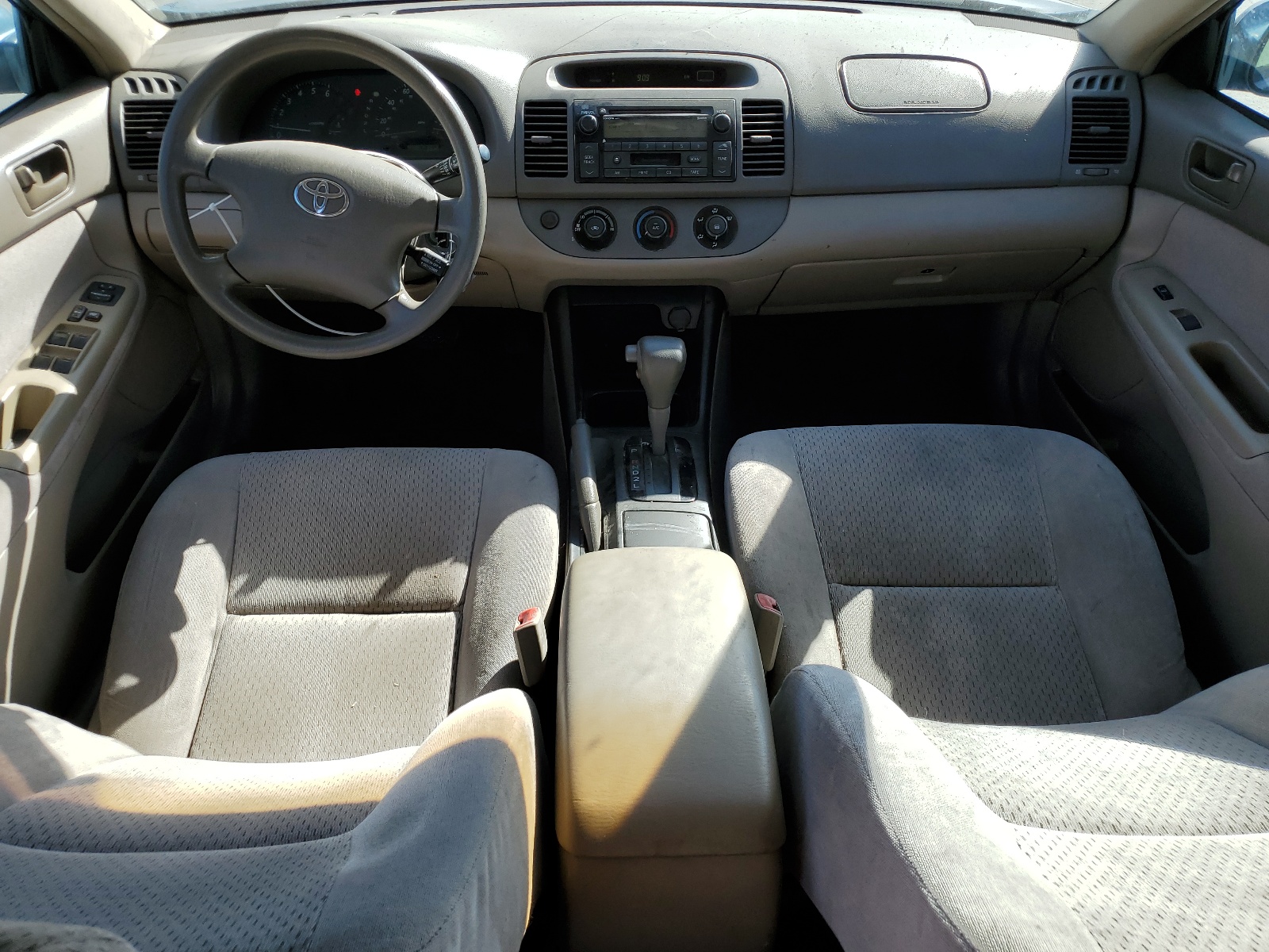 4T1BE32K34U929359 2004 Toyota Camry Le