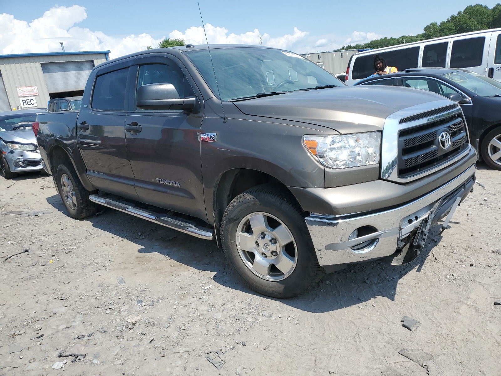 5TFDY5F11BX185807 2011 Toyota Tundra Crewmax Sr5