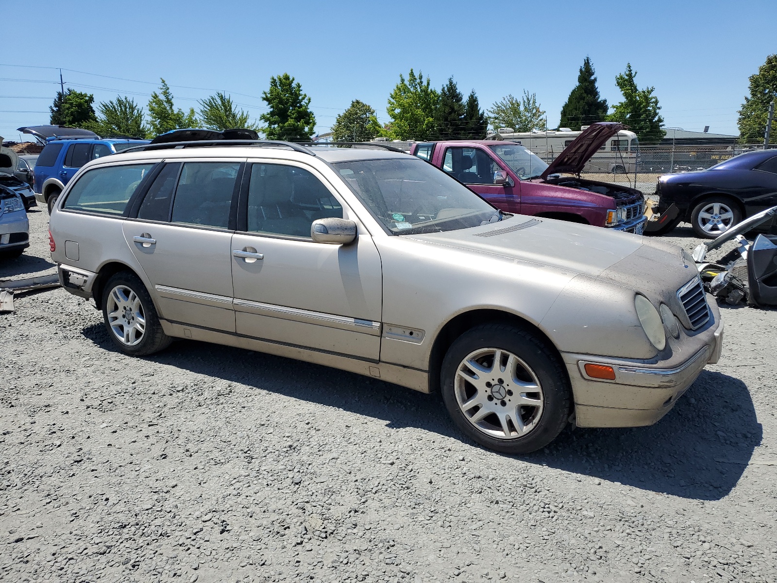 WDBJH82J9YX030097 2000 Mercedes-Benz E 320 4Matic