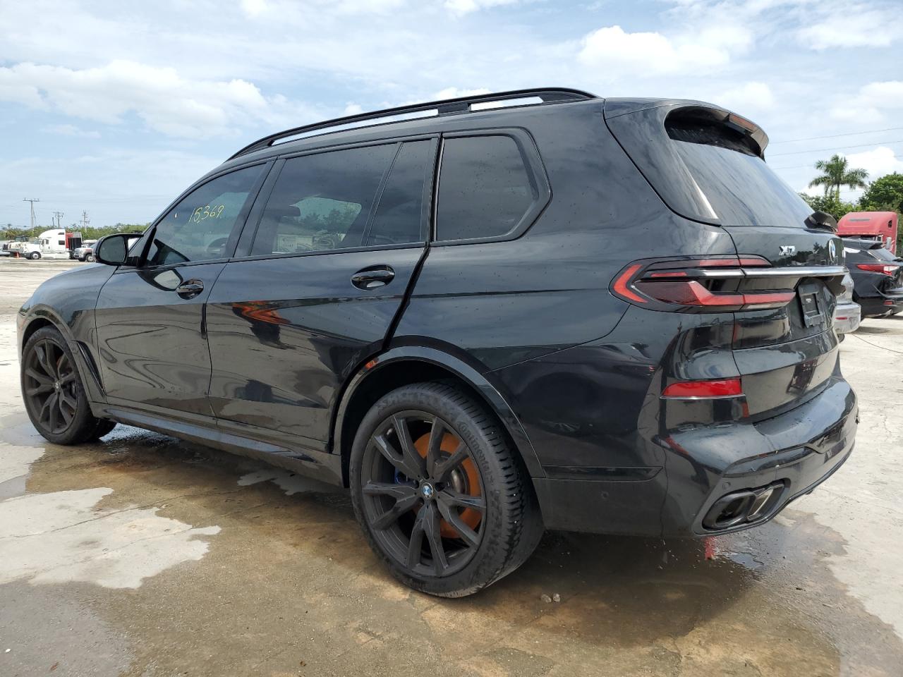 2023 BMW X7 - Image 2
