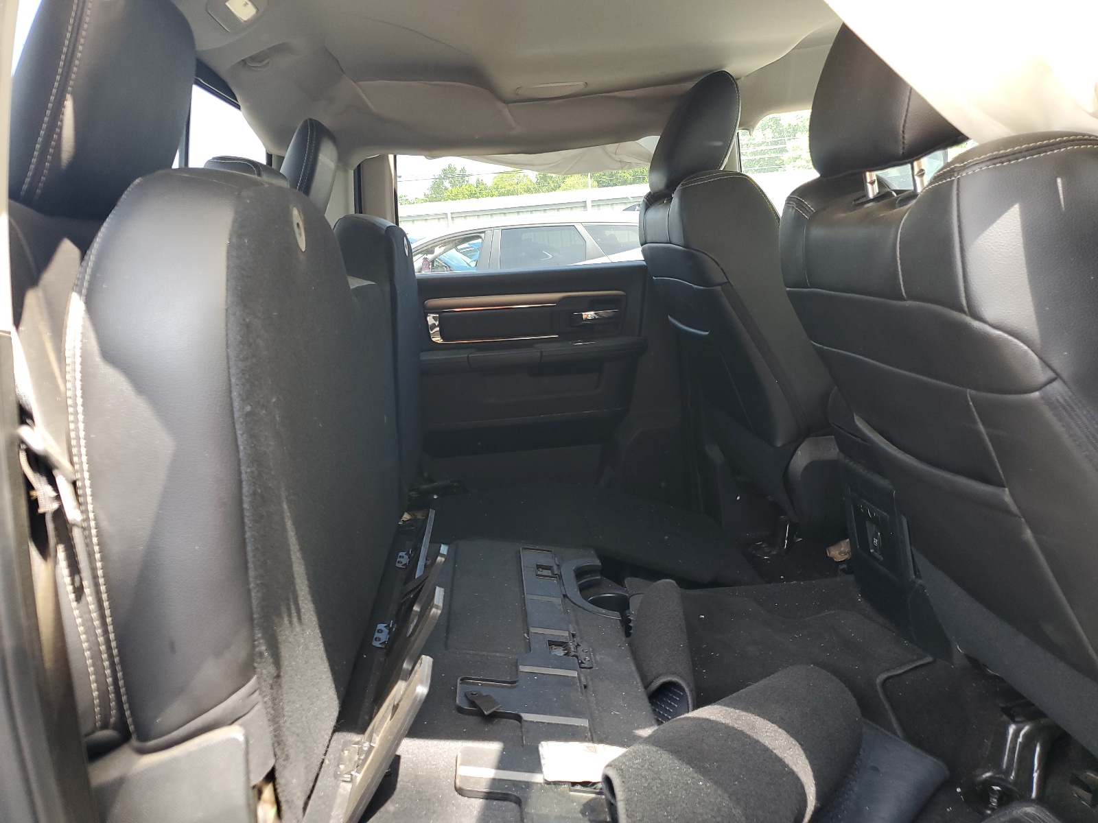 1C6RR7MT4HS539688 2017 Ram 1500 Sport