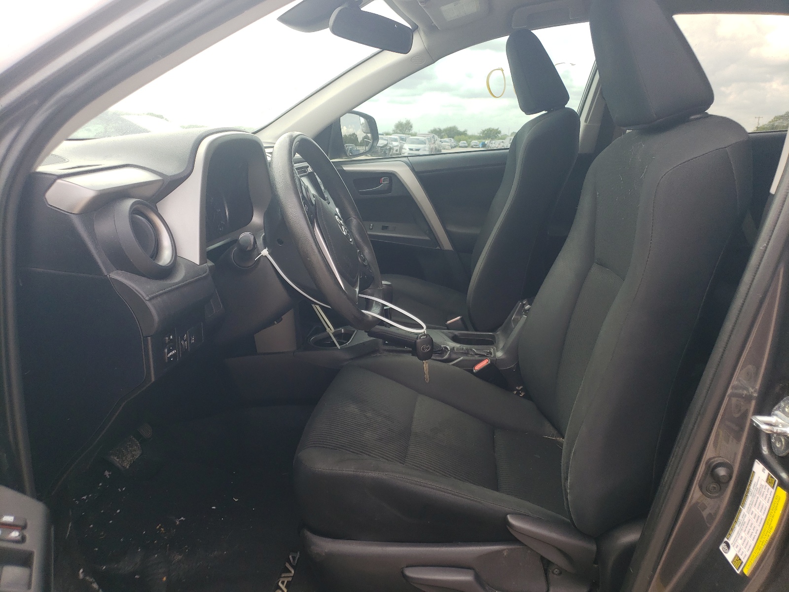 2T3ZFREV8HW317112 2017 Toyota Rav4 Le