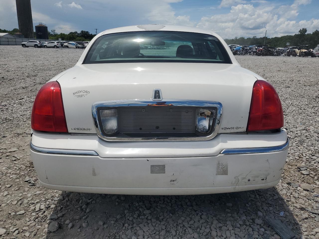 2007 Lincoln Town Car Signature VIN: 1LNHM81VX7Y629000 Lot: 64480284