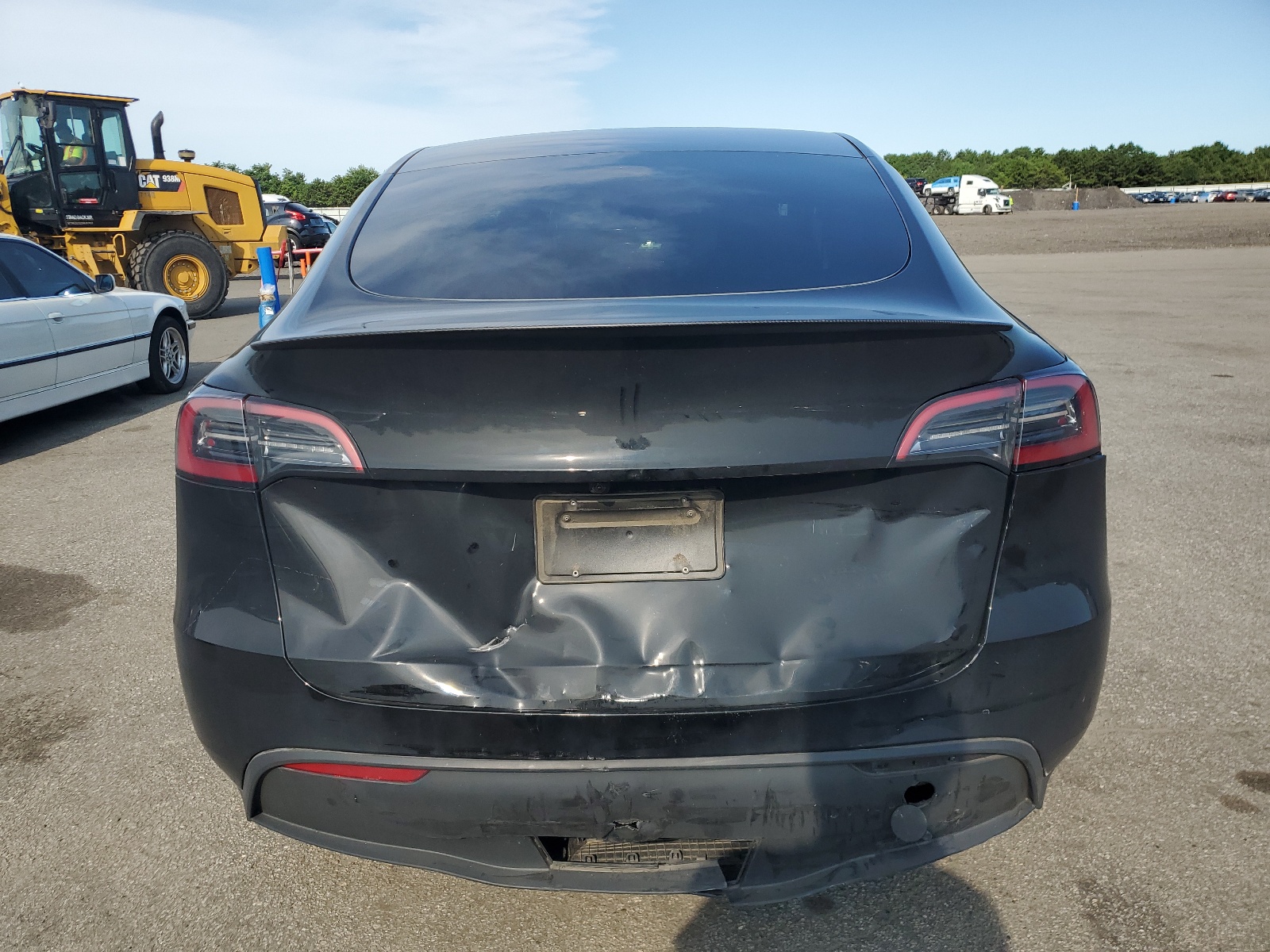 7SAYGDEF4PF895879 2023 Tesla Model Y