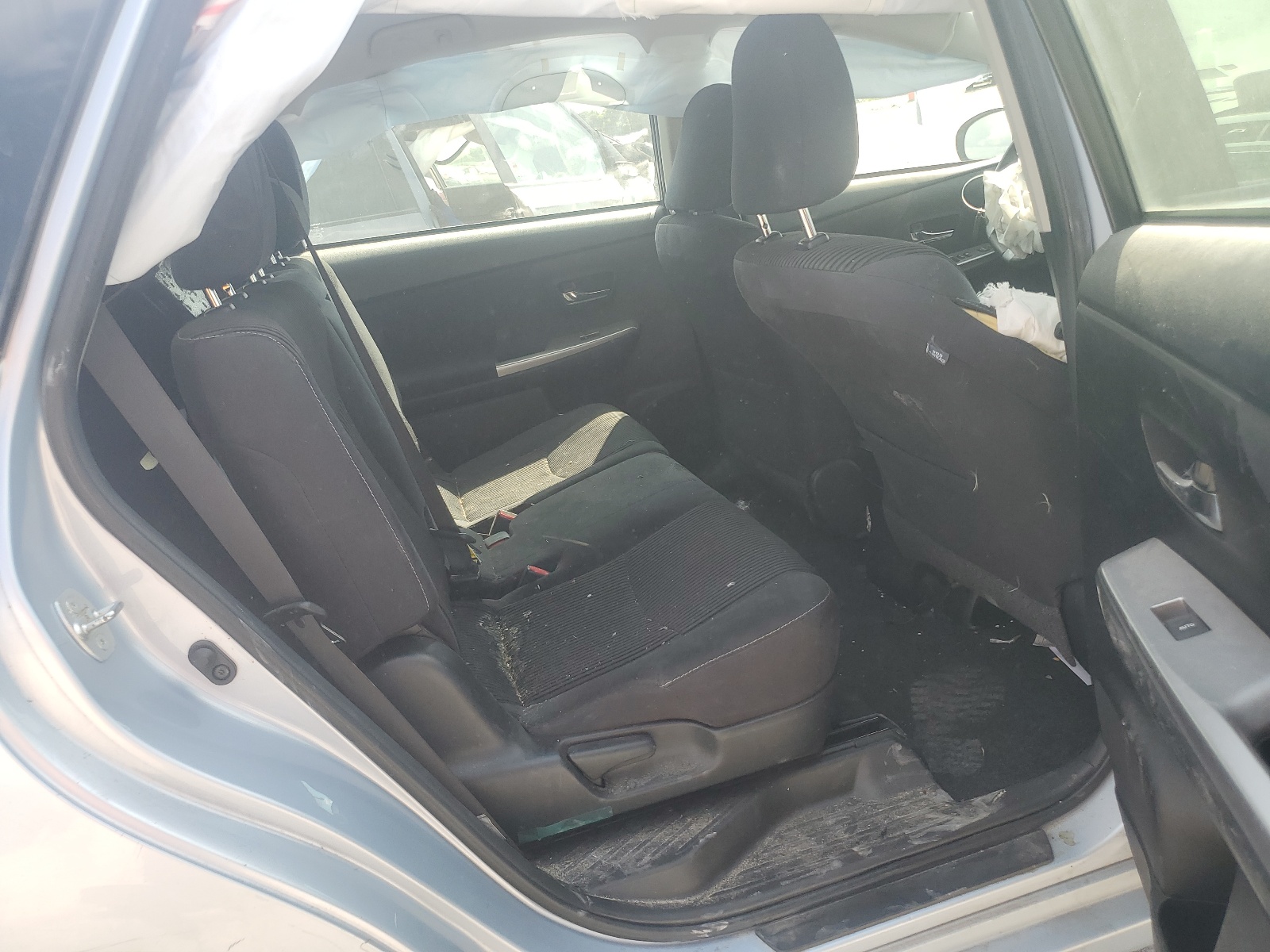 JTDZN3EU6GJ046250 2016 Toyota Prius V