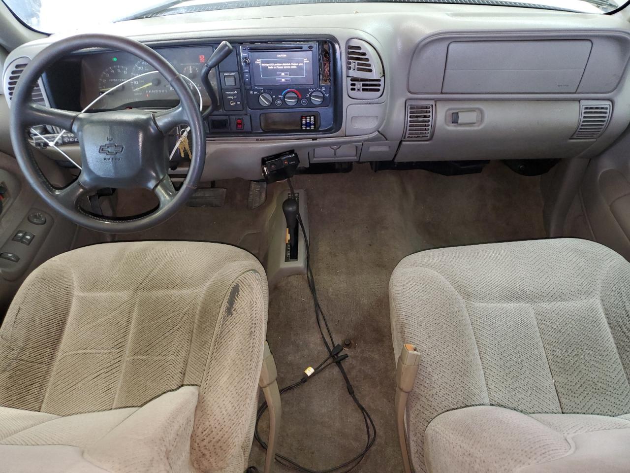 1998 Chevrolet Gmt-400 K1500 VIN: 2GCEK19R2W1198214 Lot: 62331144