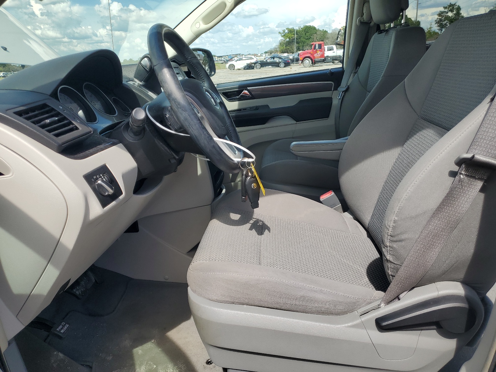 2012 Volkswagen Routan S vin: 2C4RVAAG8CR120617