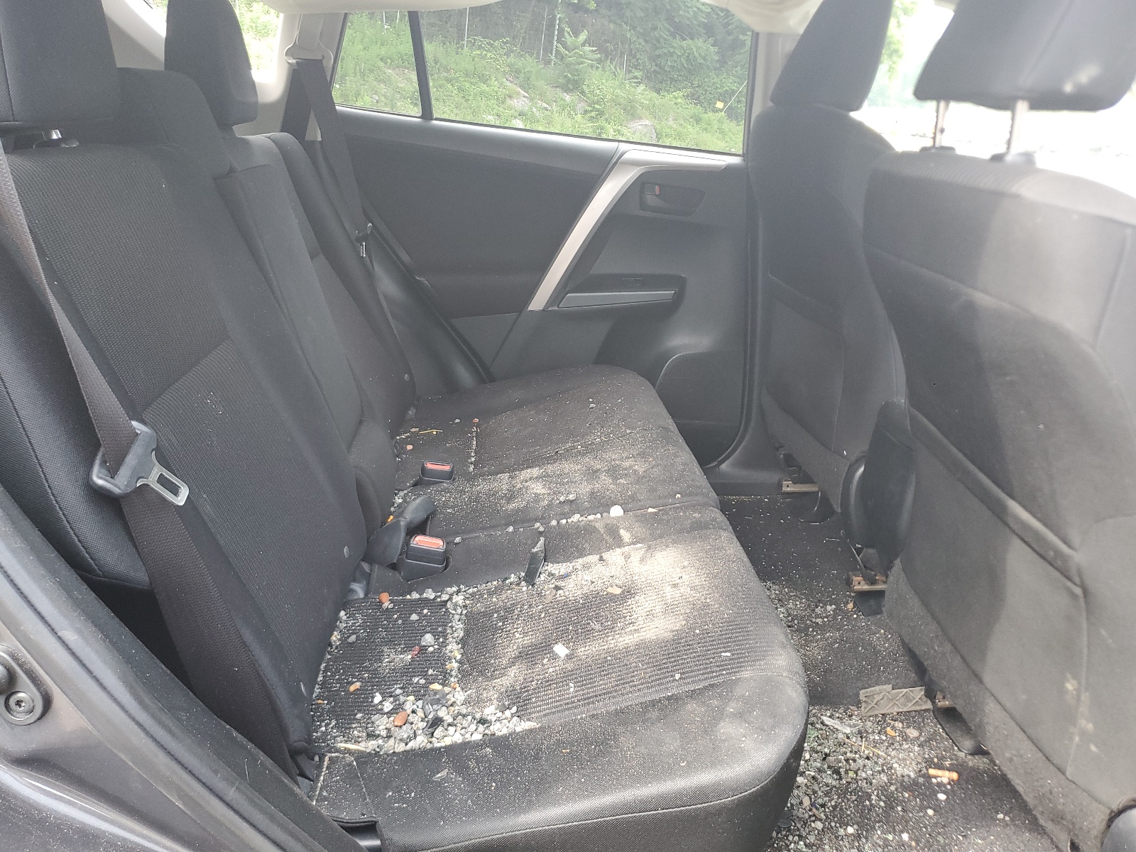 JTMBFREV6HJ129771 2017 Toyota Rav4 Le