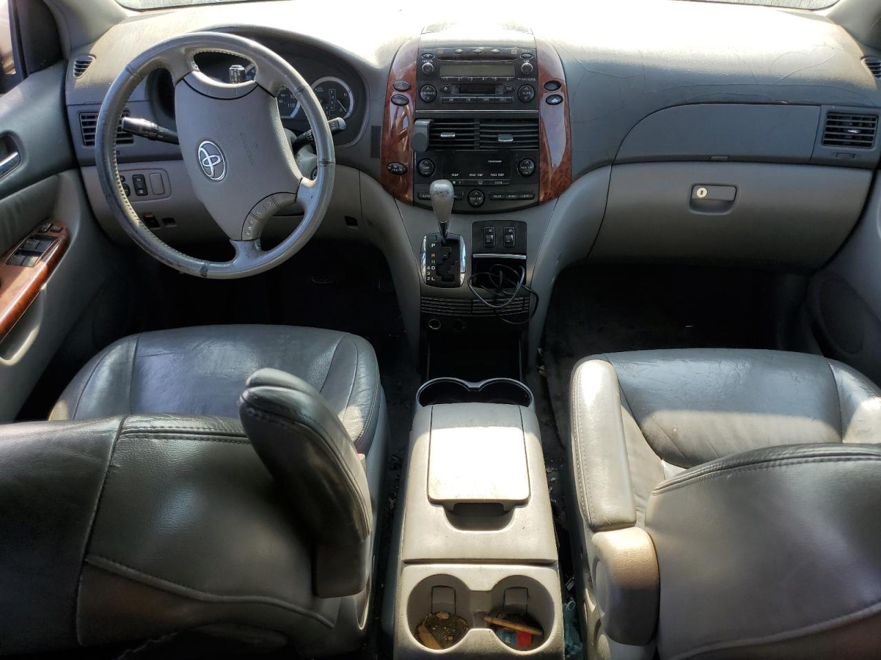2004 Toyota Sienna - Image 8