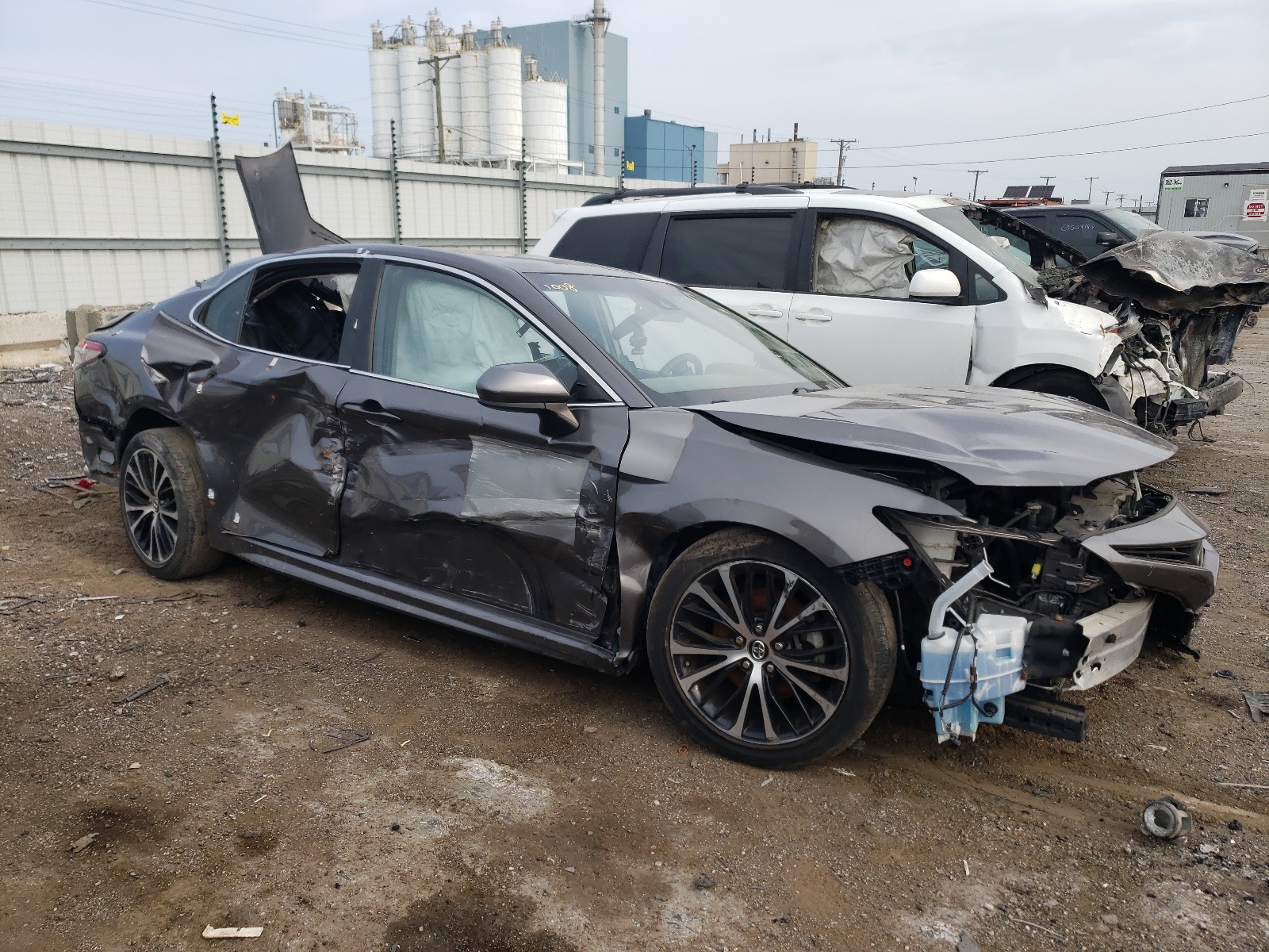 2018 Toyota Camry L vin: 4T1B11HK2JU599815