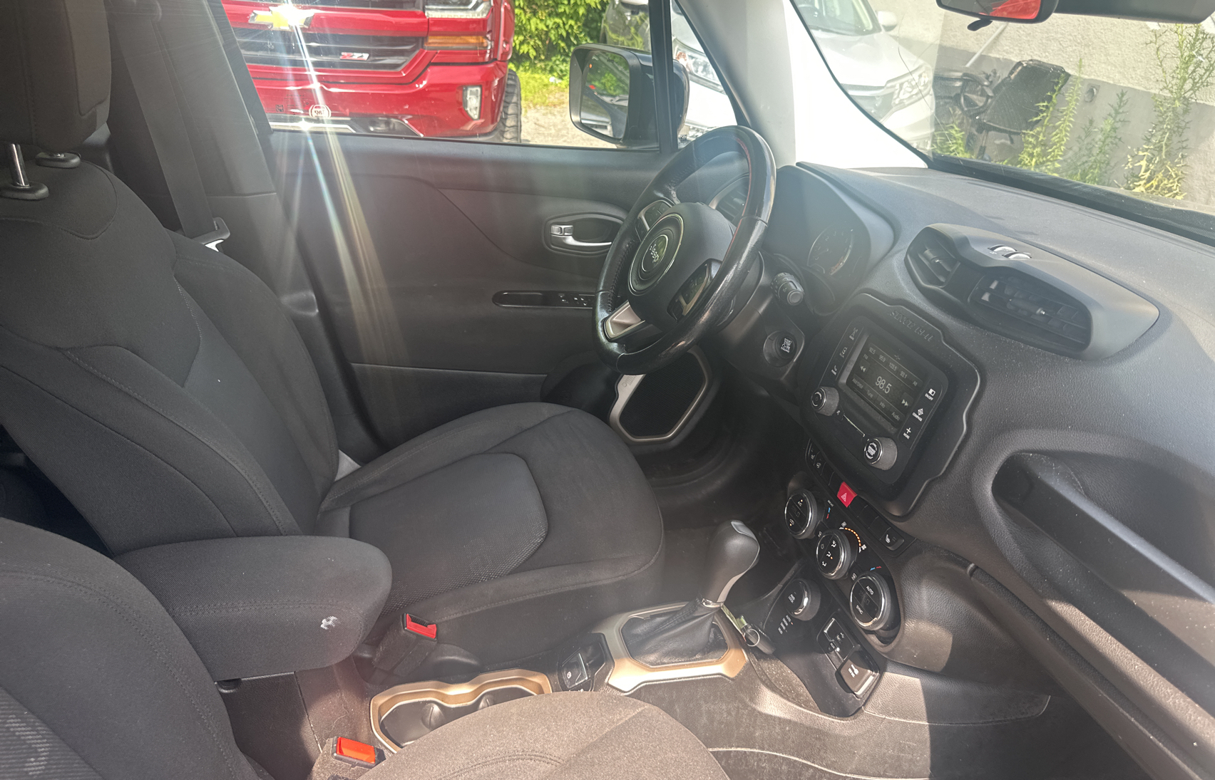 2015 Jeep Renegade Latitude vin: ZACCJBBT0FPB65531