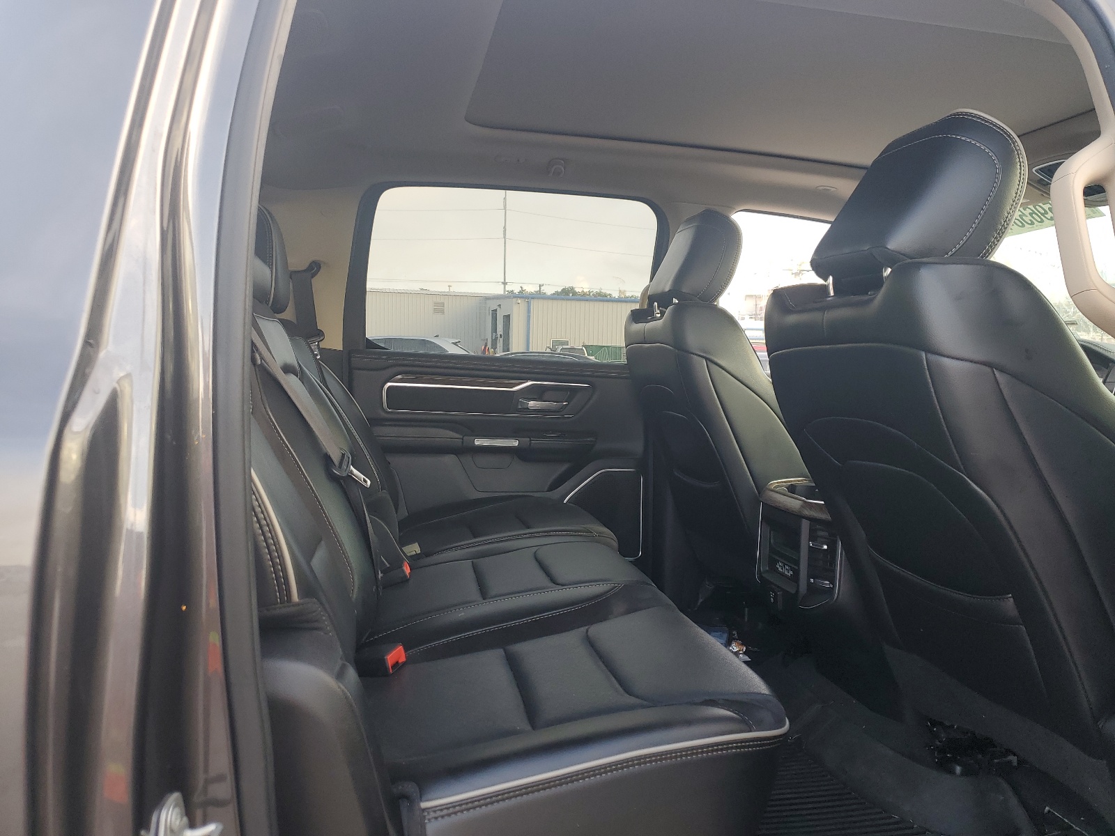 1C6SRFJT6KN867698 2019 Ram 1500 Laramie