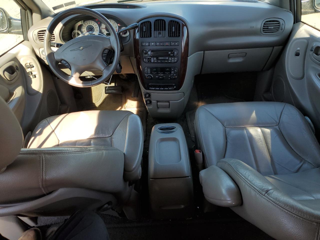 2002 Chrysler Town & Country Lxi VIN: 2C8GT54L22R566272 Lot: 61597354