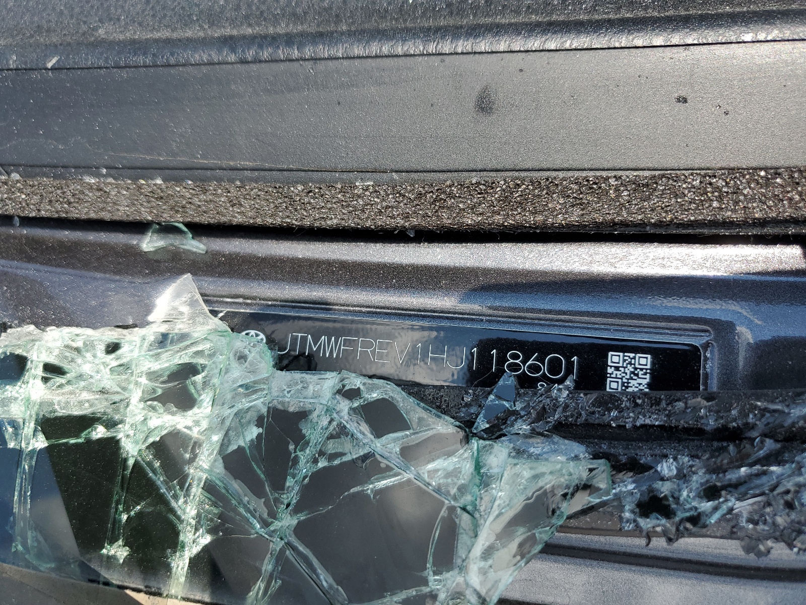 JTMWFREV1HJ118601 2017 Toyota Rav4 Xle