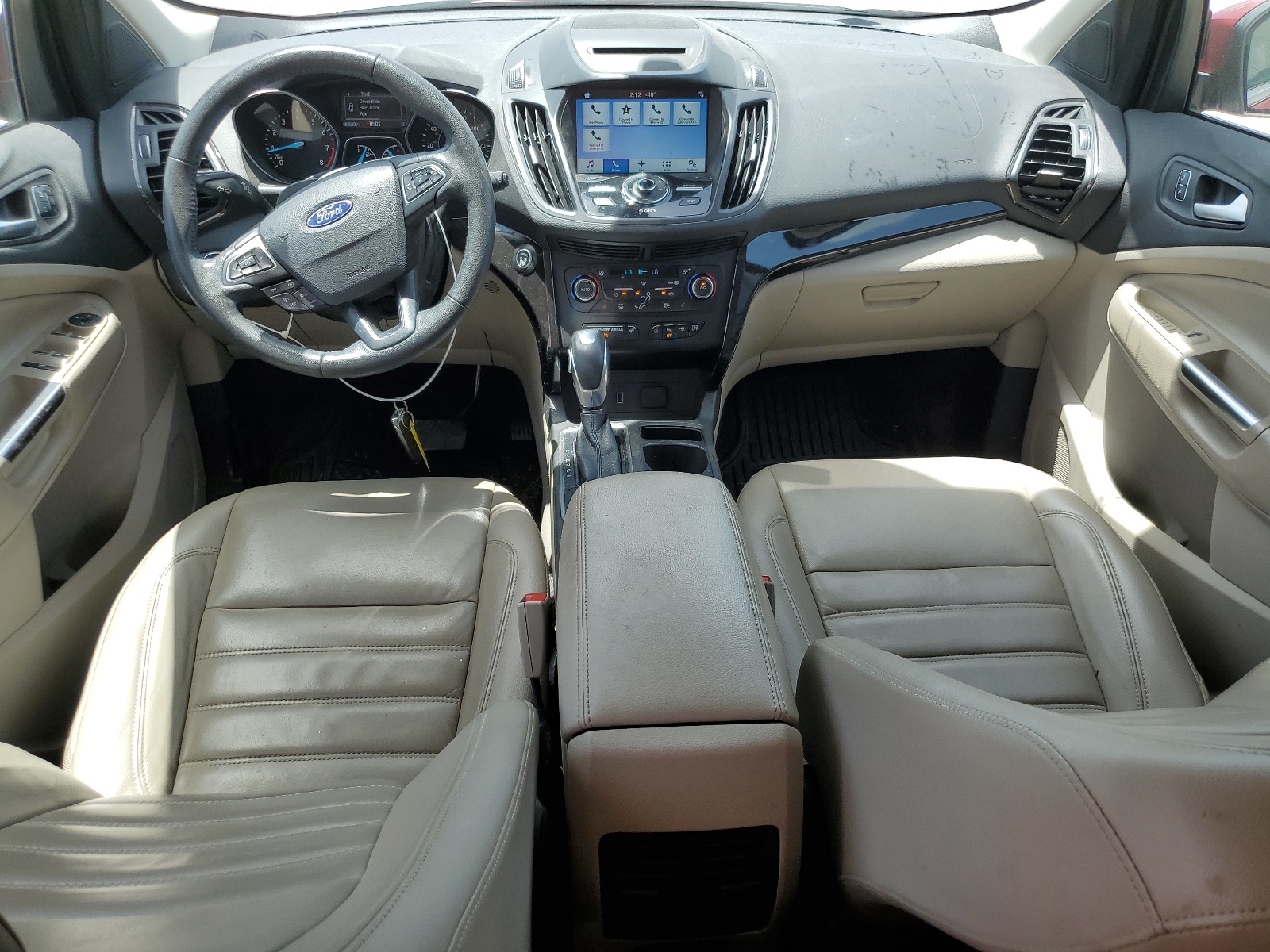 1FMCU0J94JUB05211 2018 Ford Escape Titanium