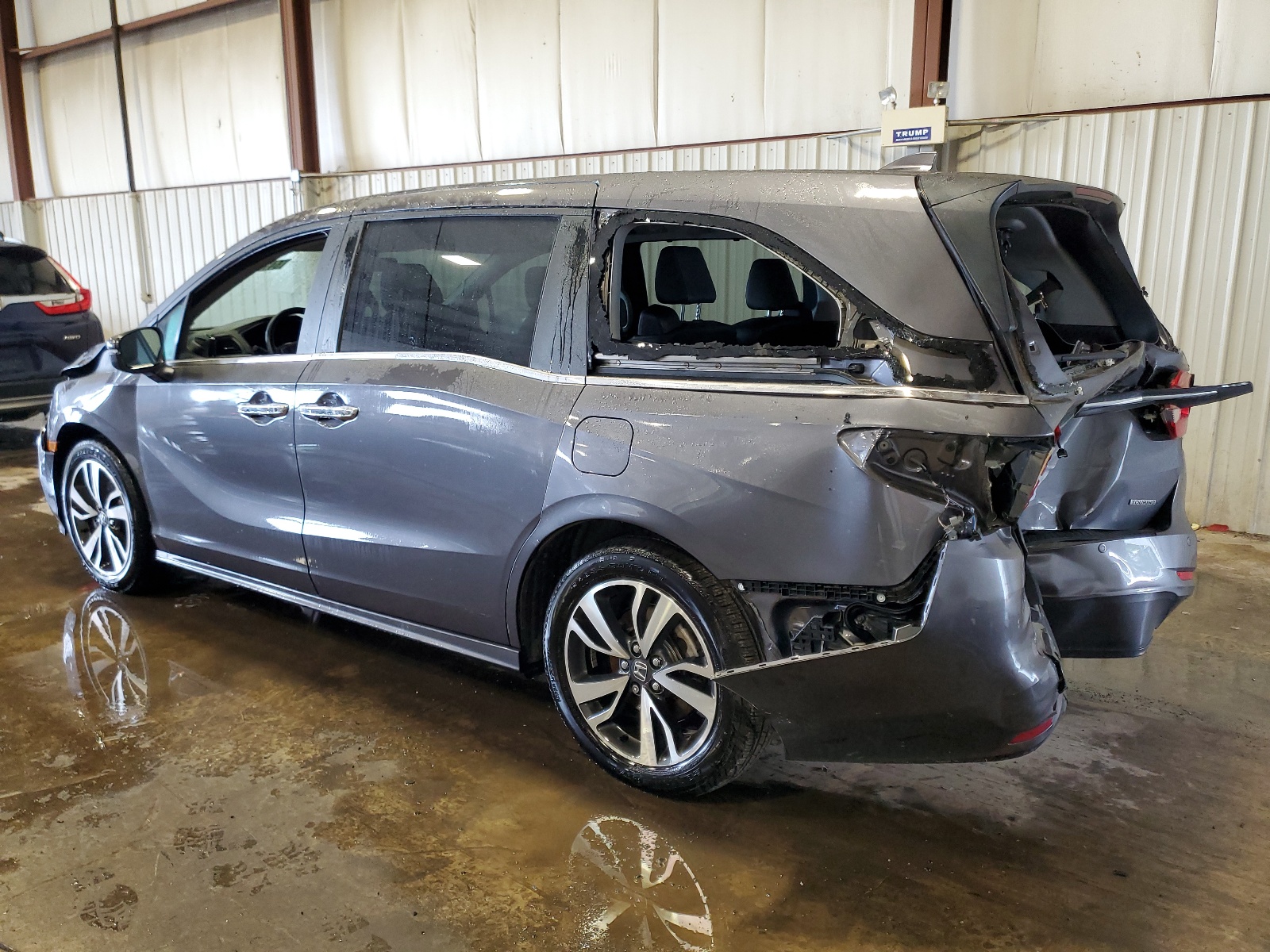 2022 Honda Odyssey Touring vin: 5FNRL6H81NB029110