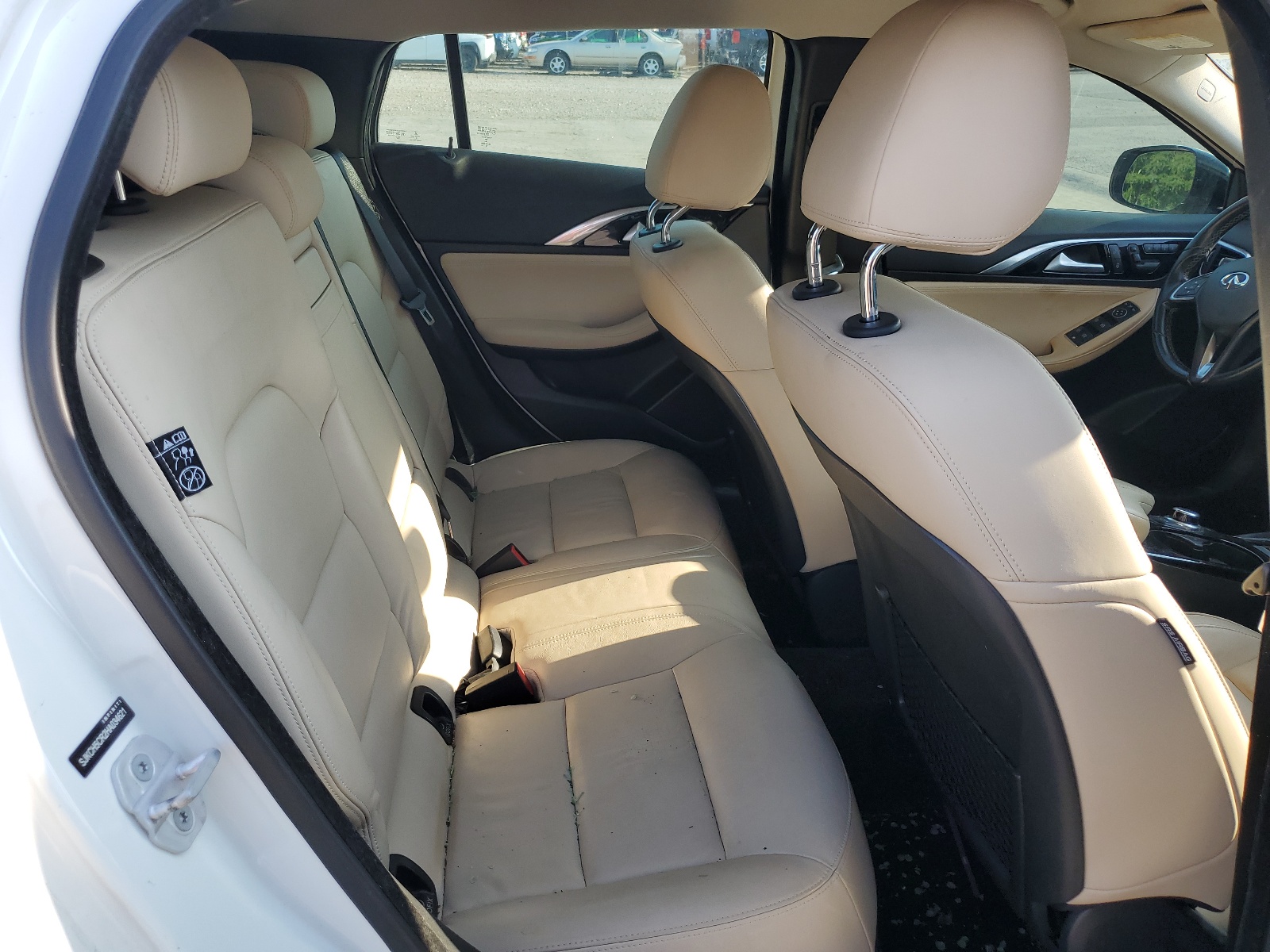 SJKCH5CR2HA034621 2017 Infiniti Qx30 Base