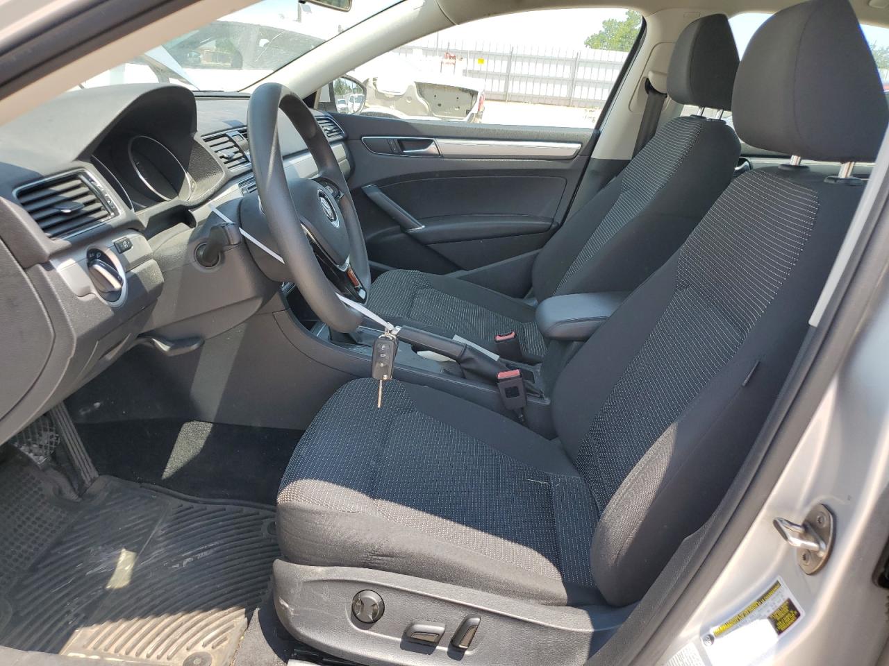 2018 Volkswagen Passat S VIN: 1VWAA7A31JC013131 Lot: 63910964