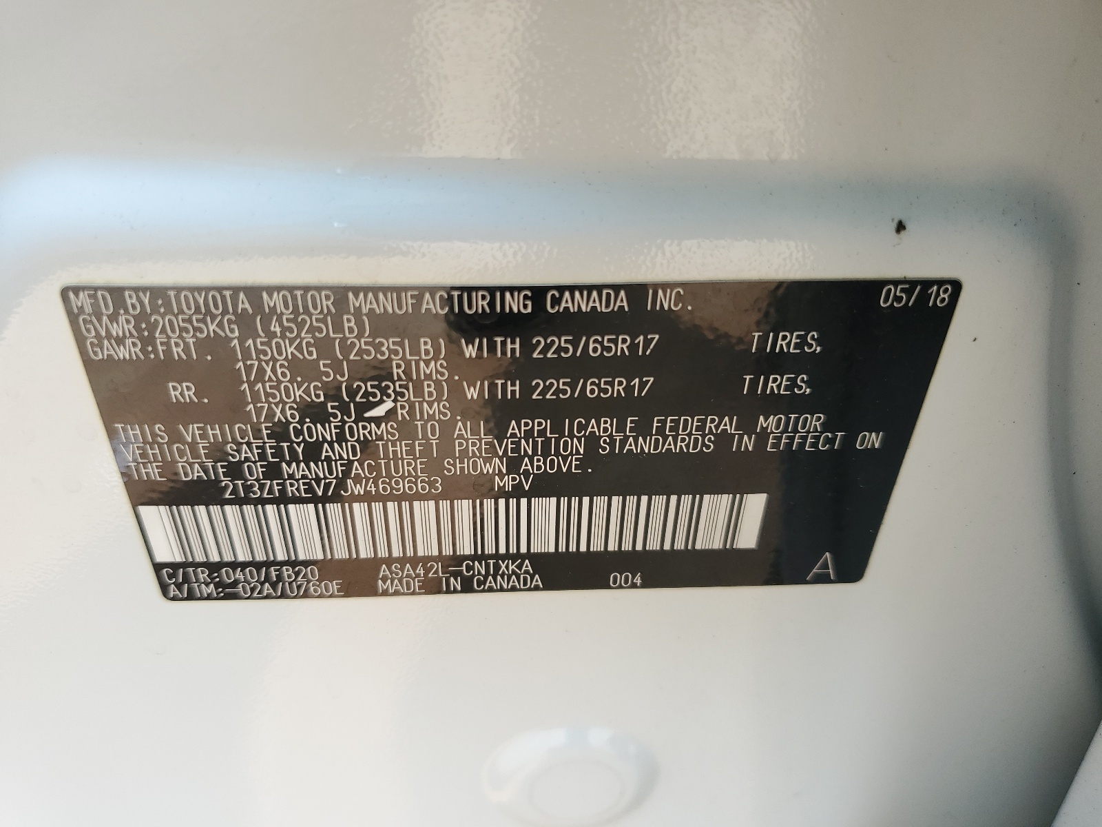 2T3ZFREV7JW469663 2018 Toyota Rav4 Le