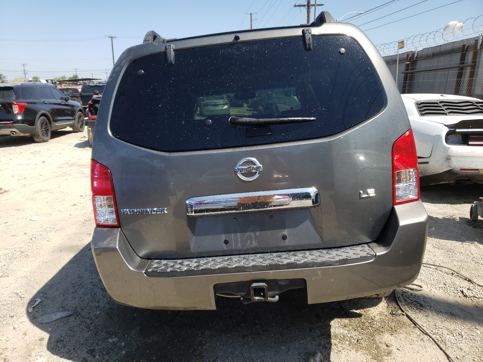 5N1AR18W85C708443 2005 Nissan Pathfinder Le