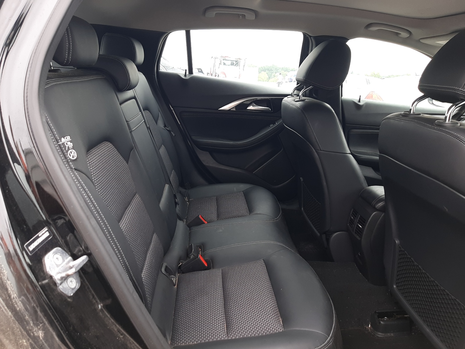 SJKCH5CR0KA009322 2019 Infiniti Qx30 Luxe