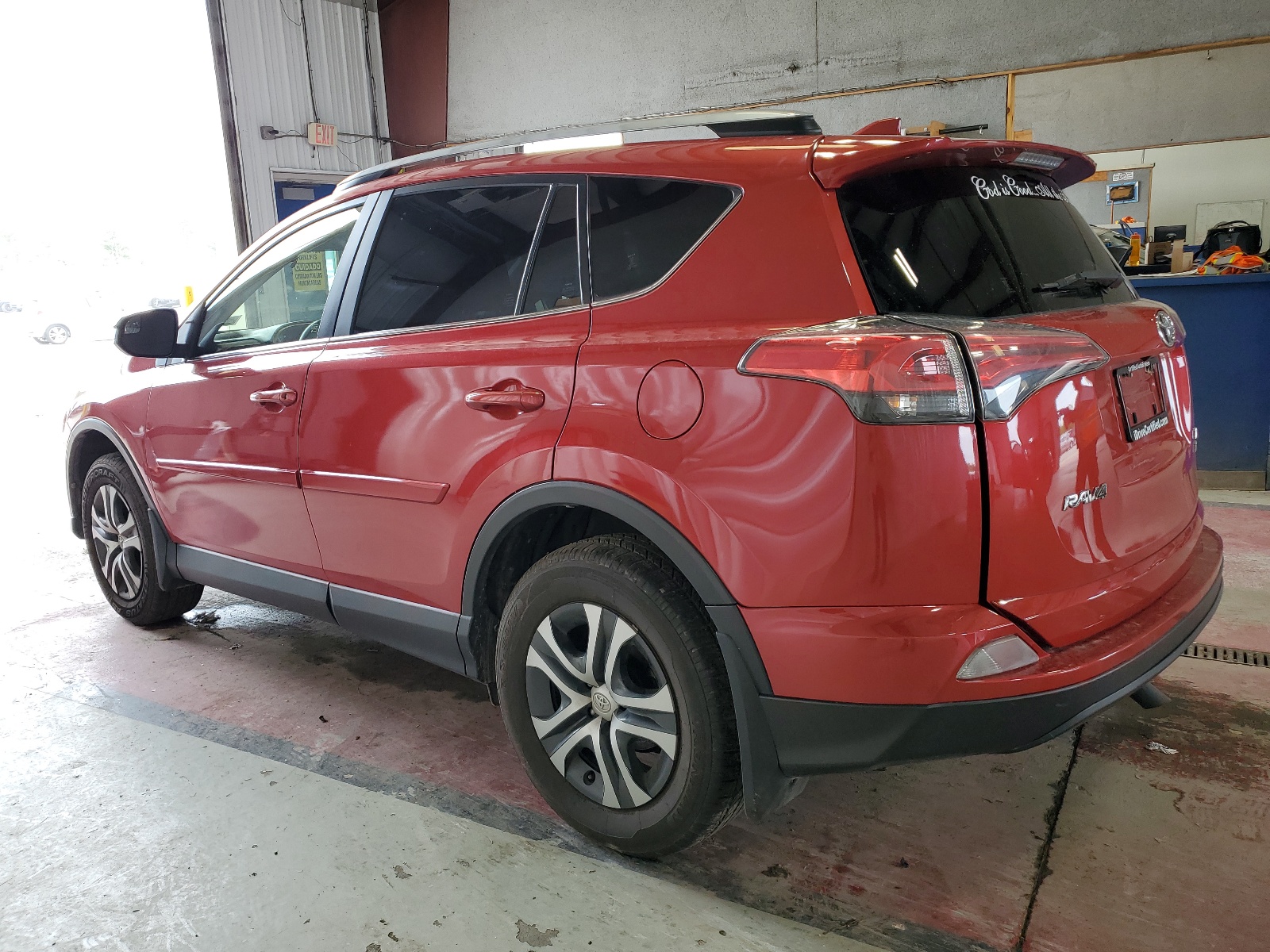 JTMBFREV1HJ155923 2017 Toyota Rav4 Le