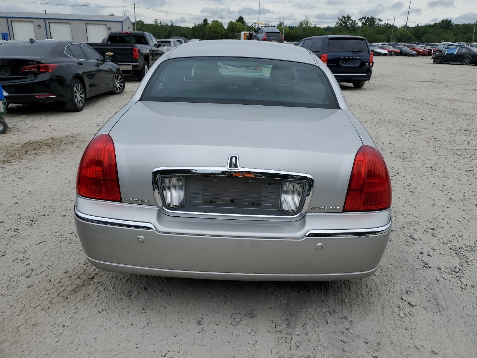 1LNHM81W34Y604301 2004 Lincoln Town Car Executive