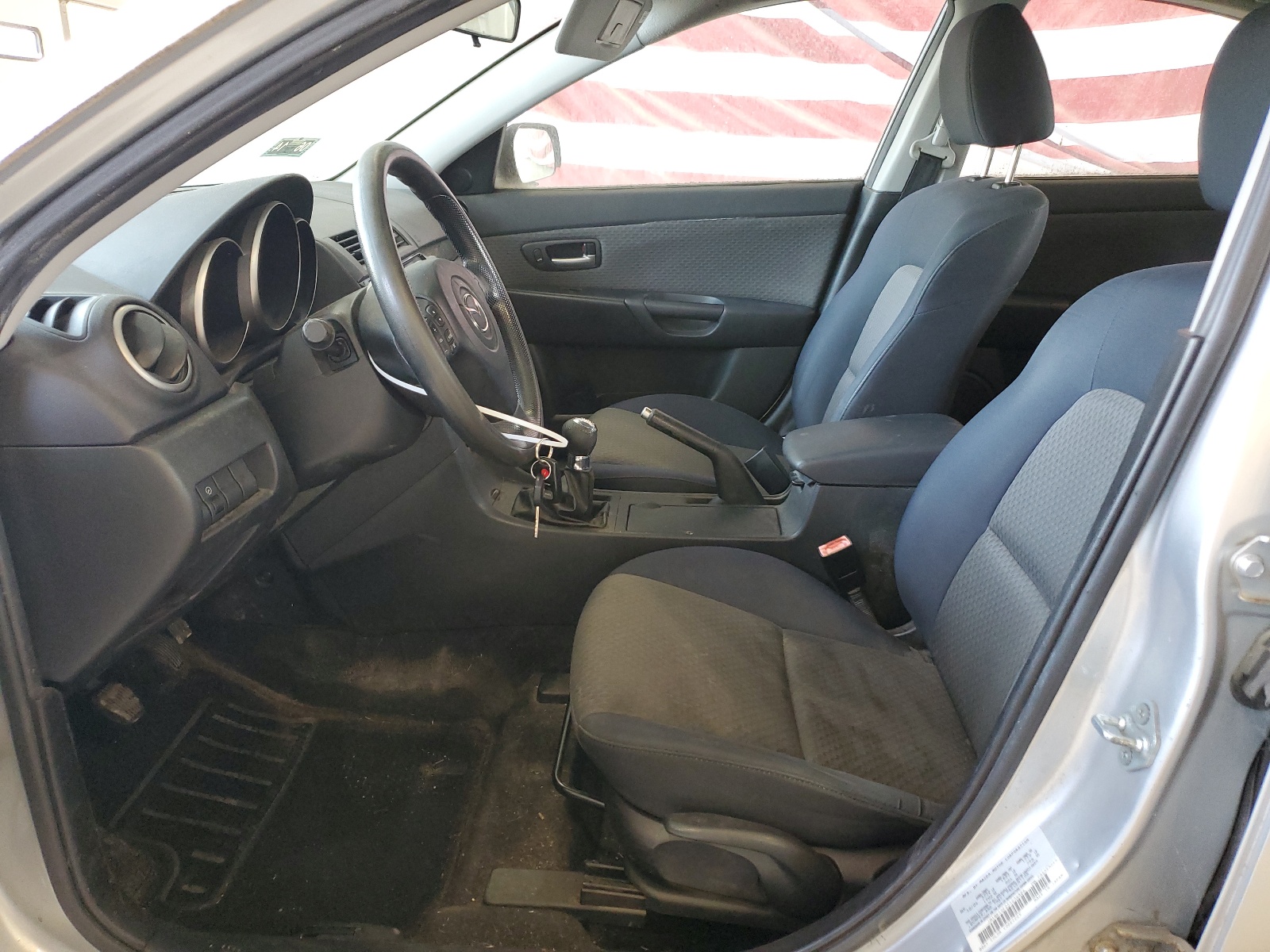 JM1BK12F251236886 2005 Mazda 3 I