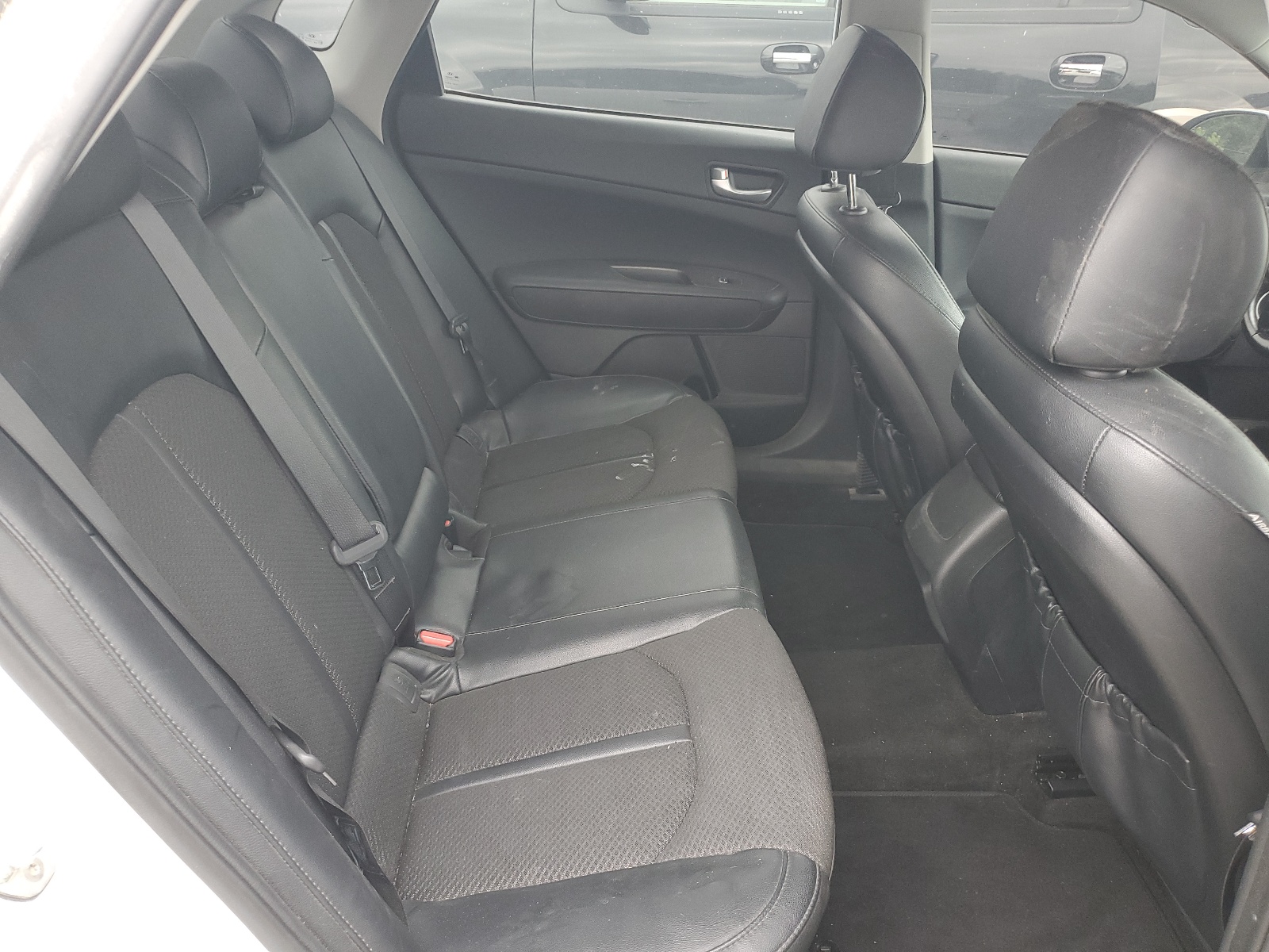 5XXGT4L37JG233831 2018 Kia Optima Lx