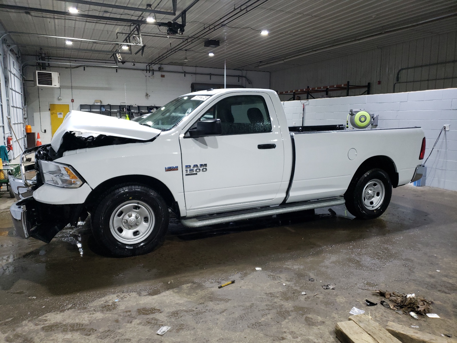 2023 Ram 1500 Classic Tradesman vin: 3C6JR6DT8PG665582