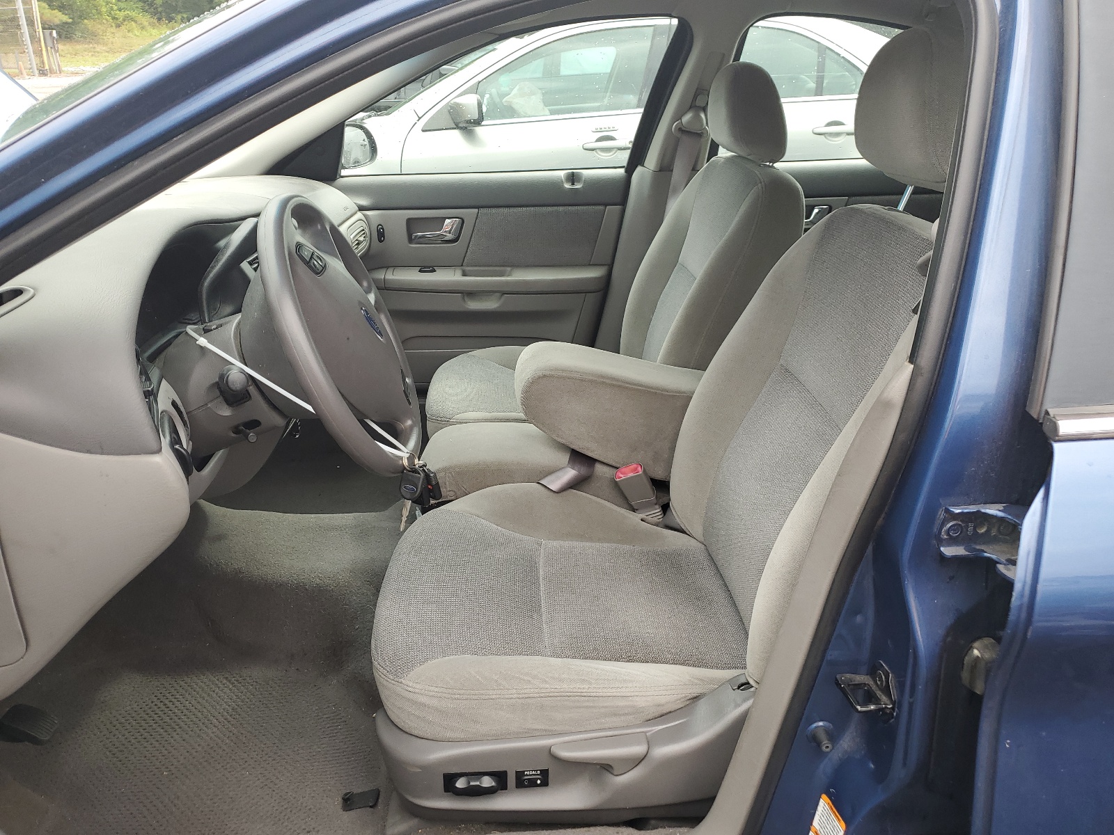 1FAHP58SX2A251063 2002 Ford Taurus Se