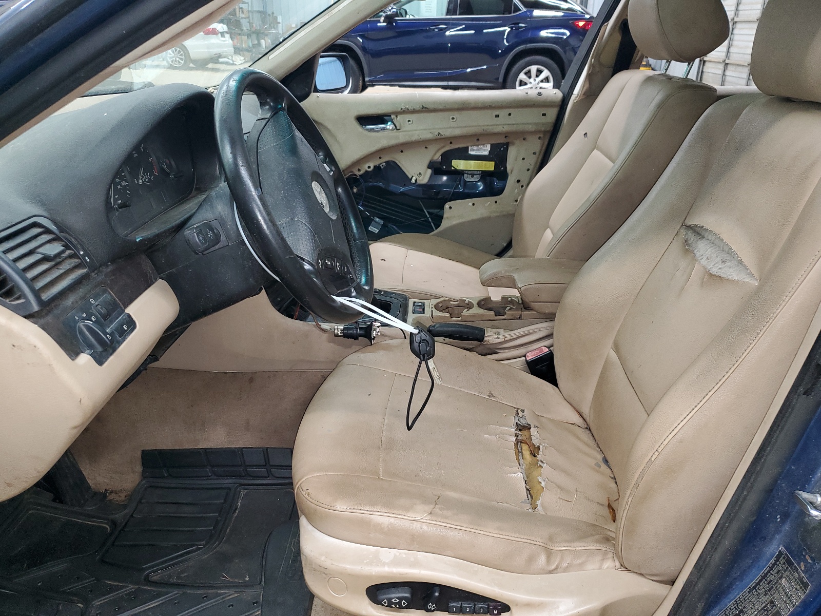 WBAAN374X1ND48523 2001 BMW 325 I