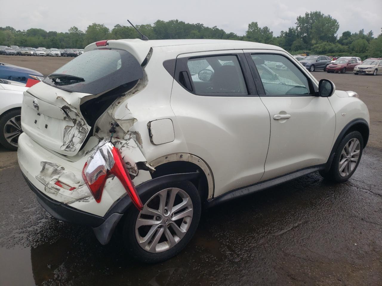 2011 Nissan Juke S VIN: JN8AF5MR8BT002318 Lot: 64681324