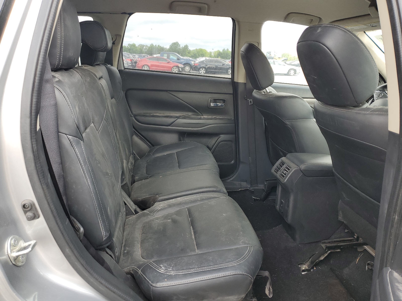 JA4AD3A34LJ001051 2020 Mitsubishi Outlander Se