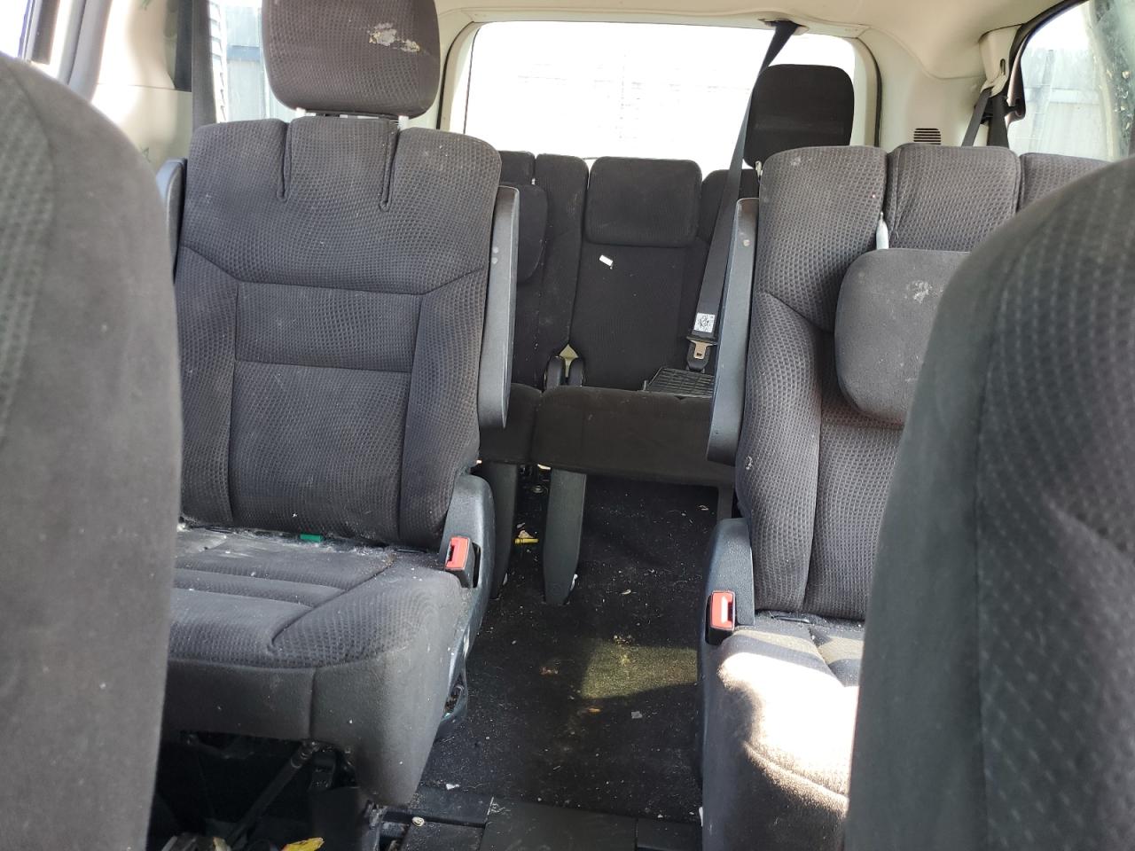 2015 Dodge Caravan - Image 10