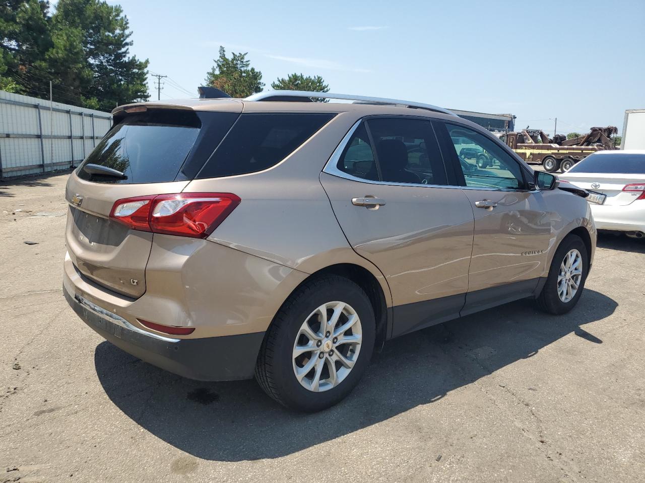 2GNAXKEV9K6111437 2019 Chevrolet Equinox Lt