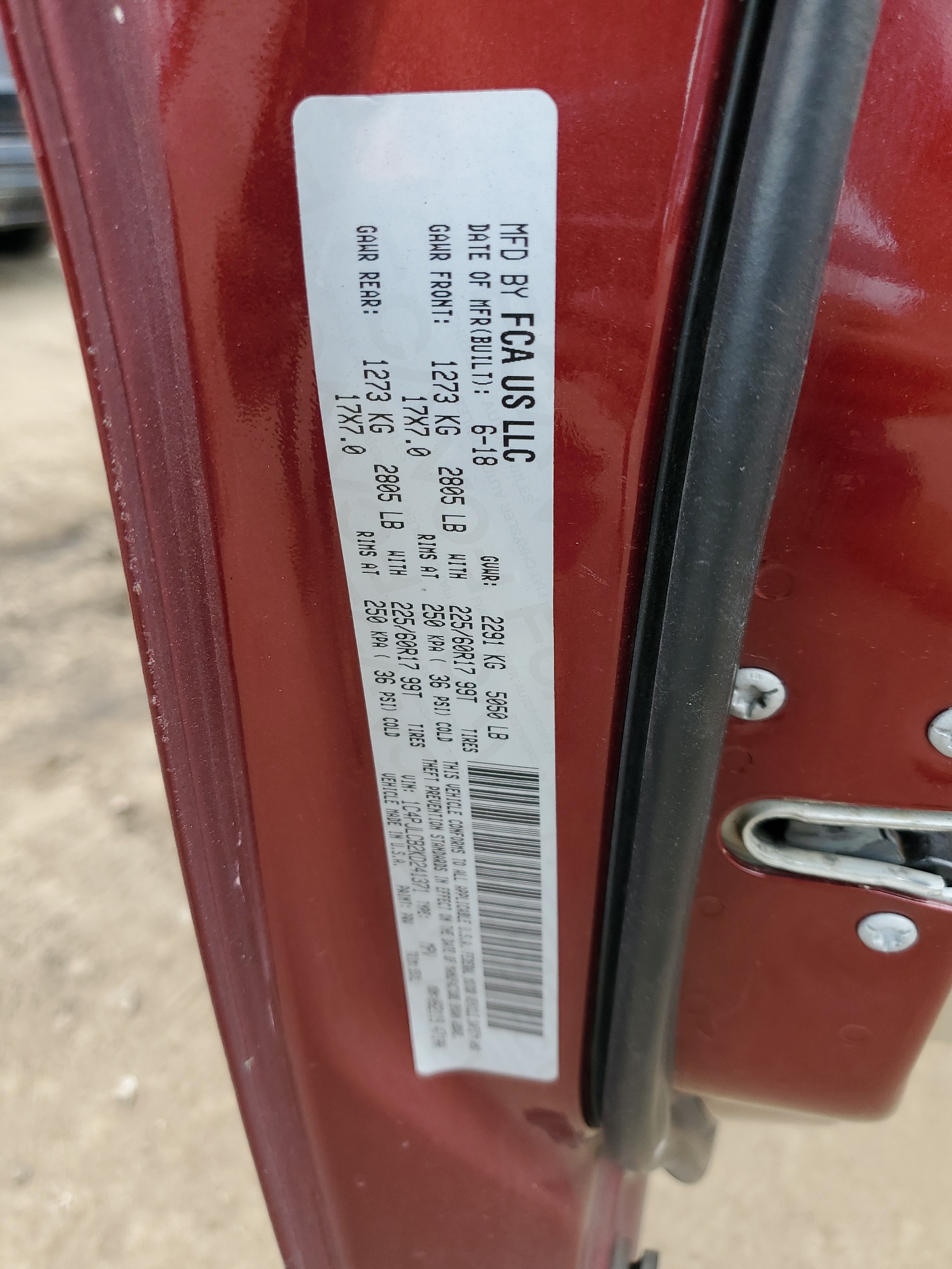 1C4PJLCB2KD241371 2019 Jeep Cherokee Latitude